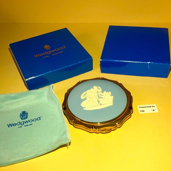 20th Century Wedgwood & Gift Bronze Powder Compact by, Stratton , England New! - Picture 3 of 15